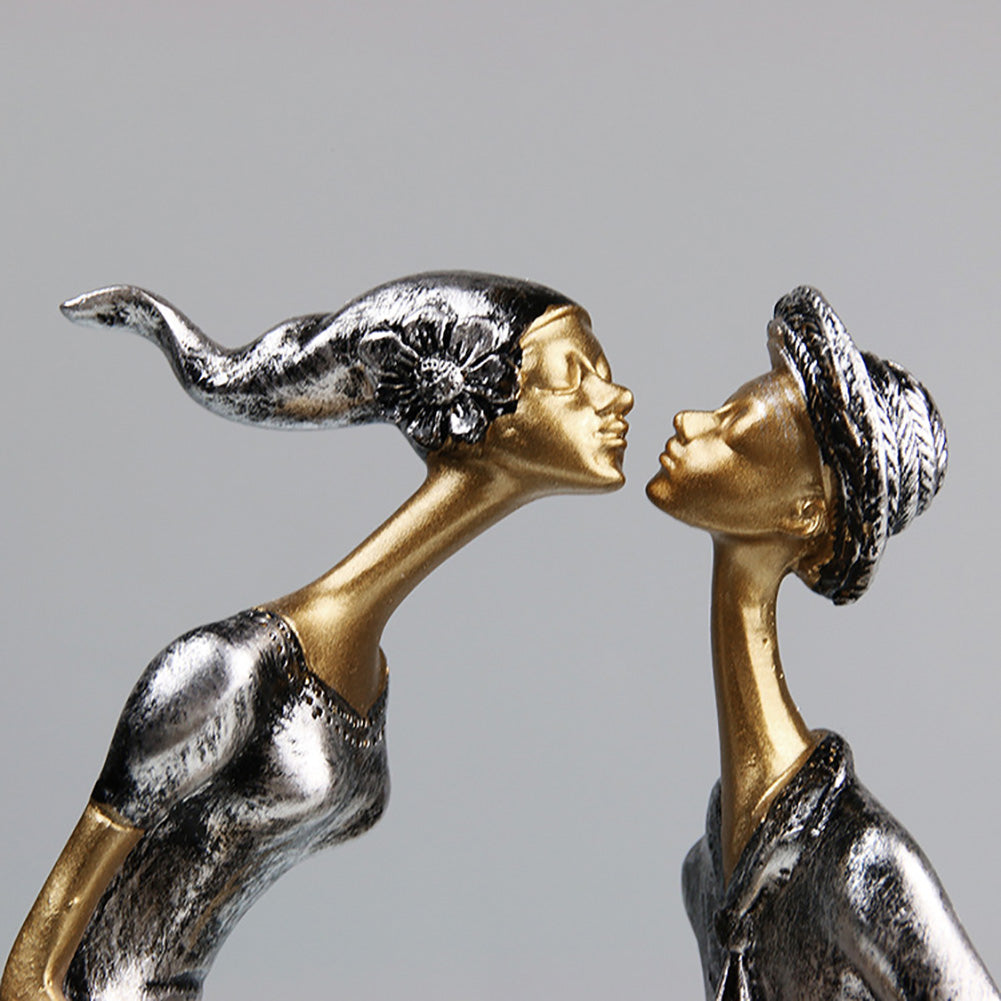 loving-couple-figurine-decor