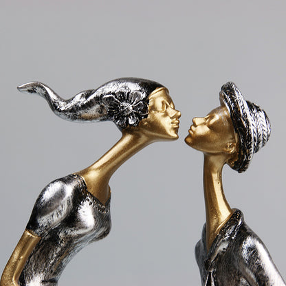 loving-couple-figurine-decor